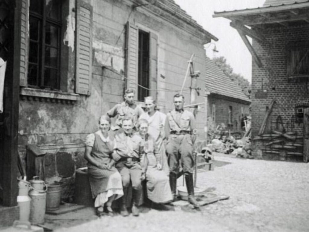 Erna, unknown soldier, Helene, unknown, Liese-Lotte, unknown soldier