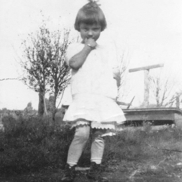 Young Octavia “Tudy” Riley, who was born without her left arm